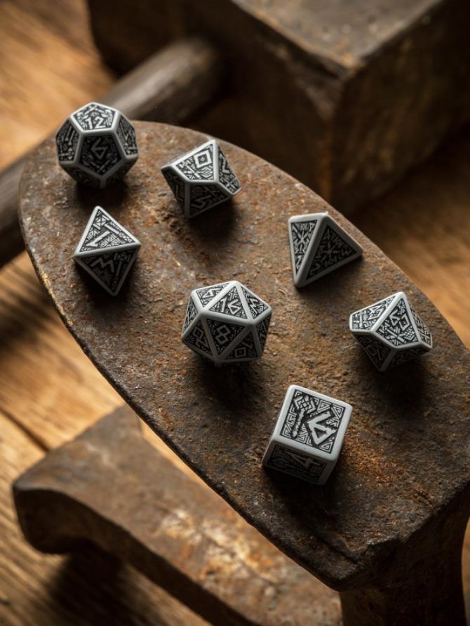 Dice: Q-Workshop - Dwarven - Poly Set (x7) - Gray/Black